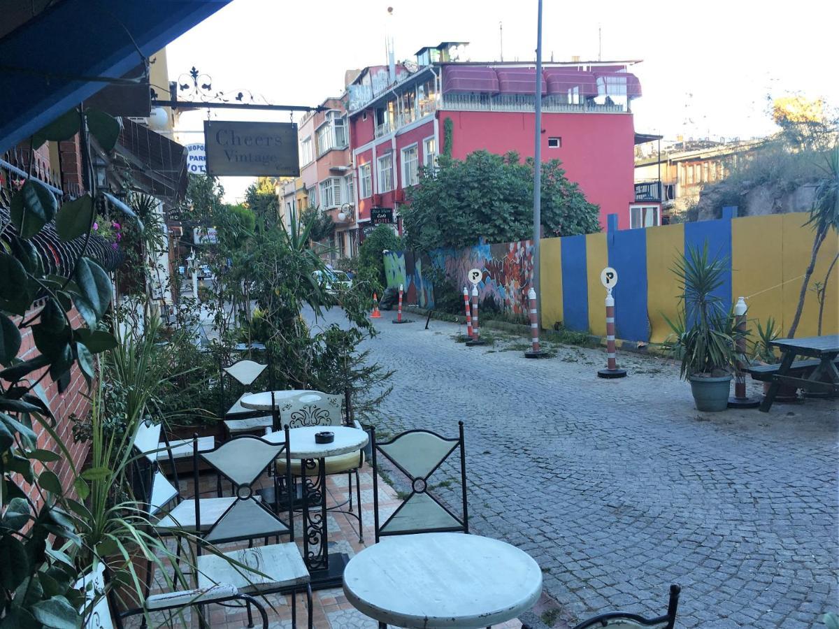 Cheers Vintage Hostel Istanbul Exterior photo The courtyard of the restaurant