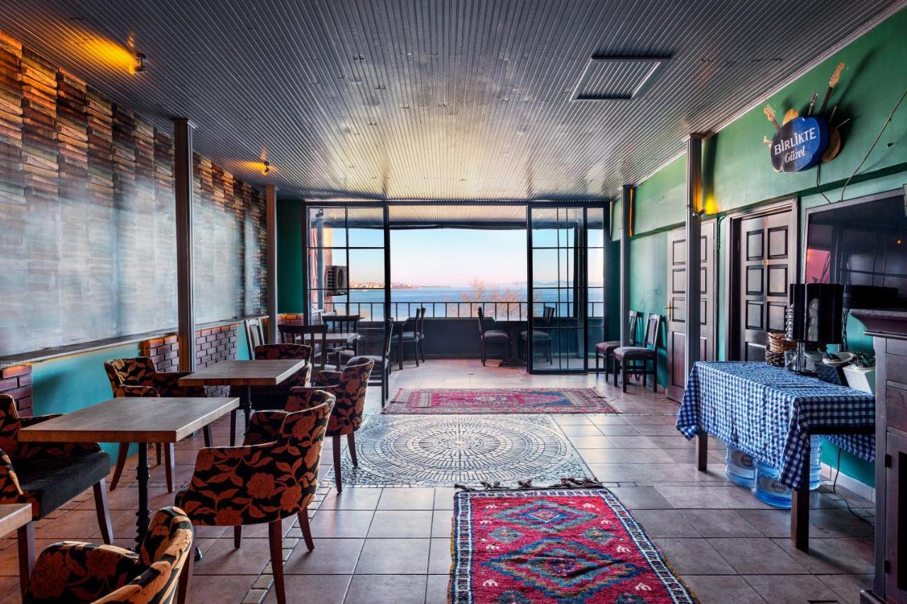 Cheers Vintage Hostel Istanbul Exterior photo The interior of the station