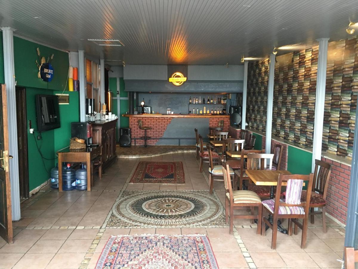 Cheers Vintage Hostel Istanbul Exterior photo The interior of the restaurant