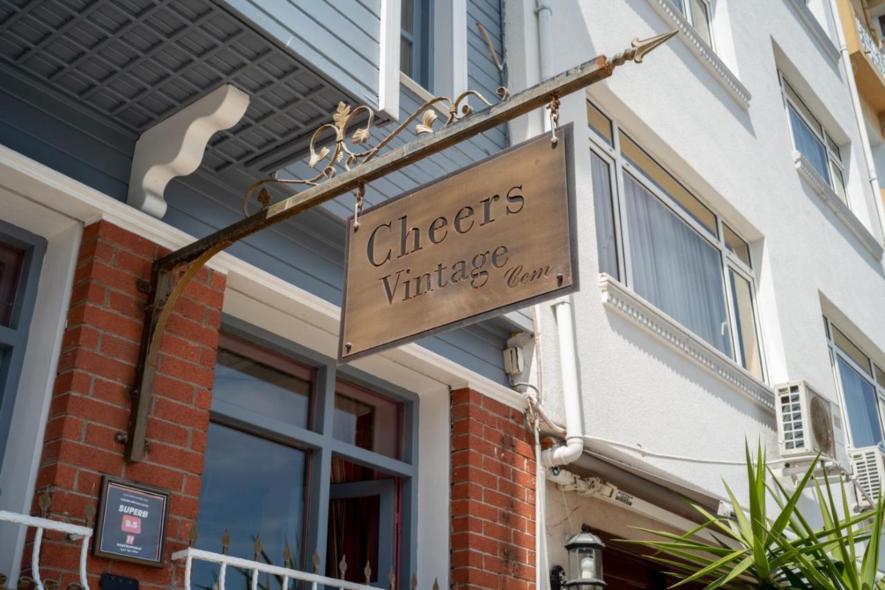 Cheers Vintage Hostel Istanbul Exterior photo Chelsea Vintage Fair