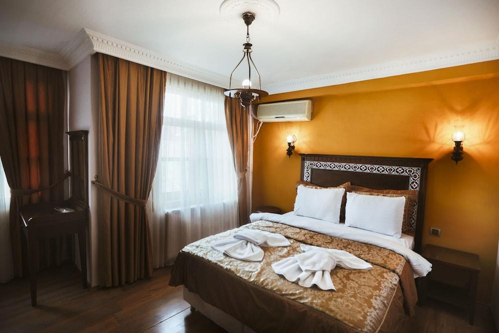 Cheers Vintage Hostel Istanbul Exterior photo A bedroom at the hotel