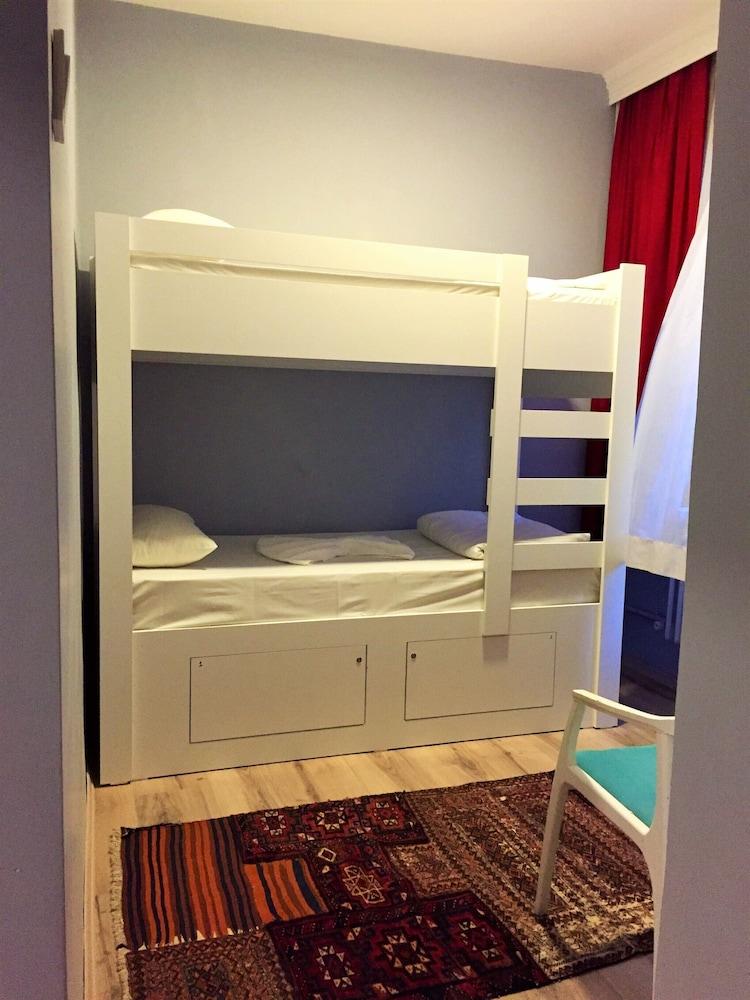 Cheers Vintage Hostel Istanbul Exterior photo A bunk bed