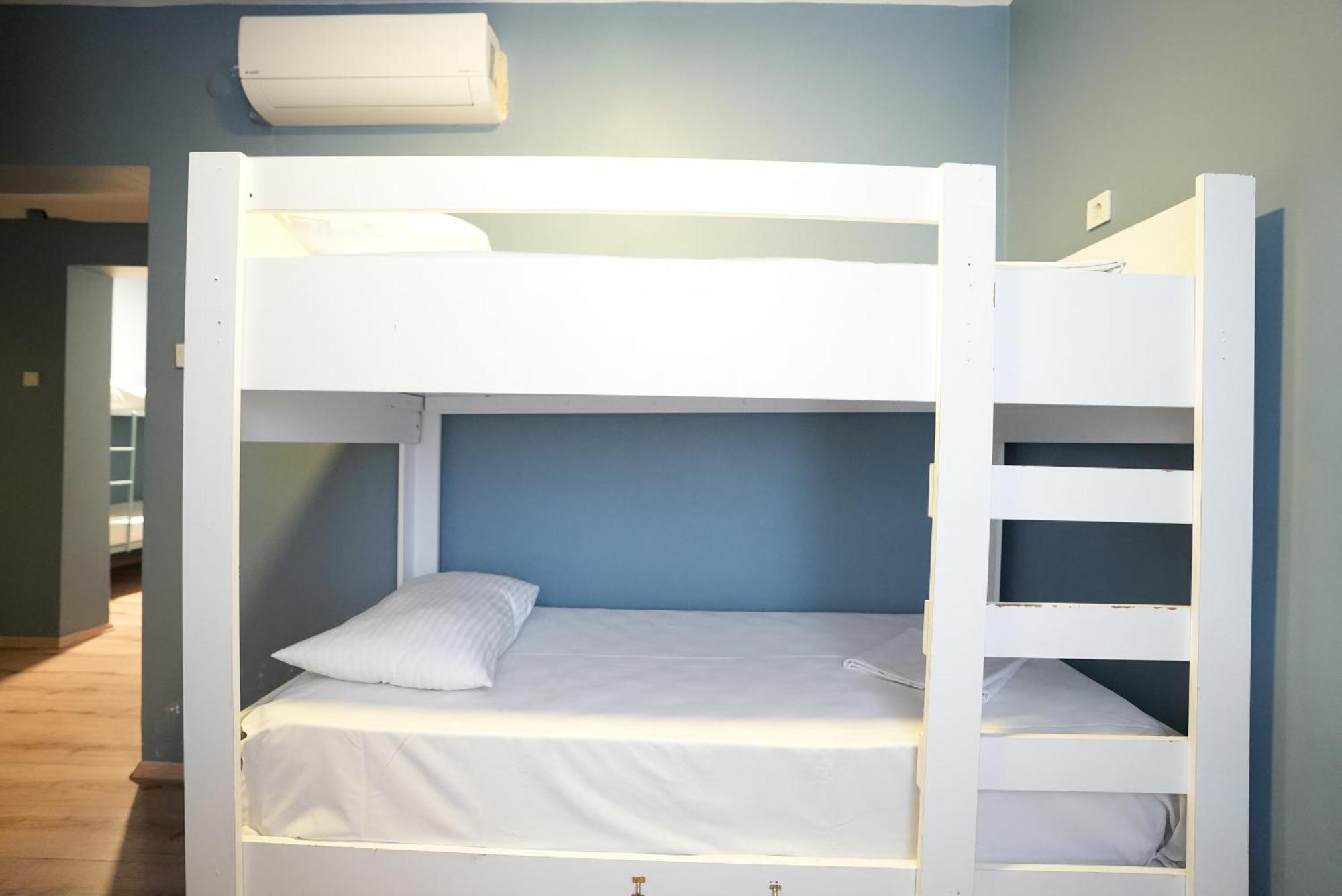 Cheers Vintage Hostel Istanbul Exterior photo A bunk bed