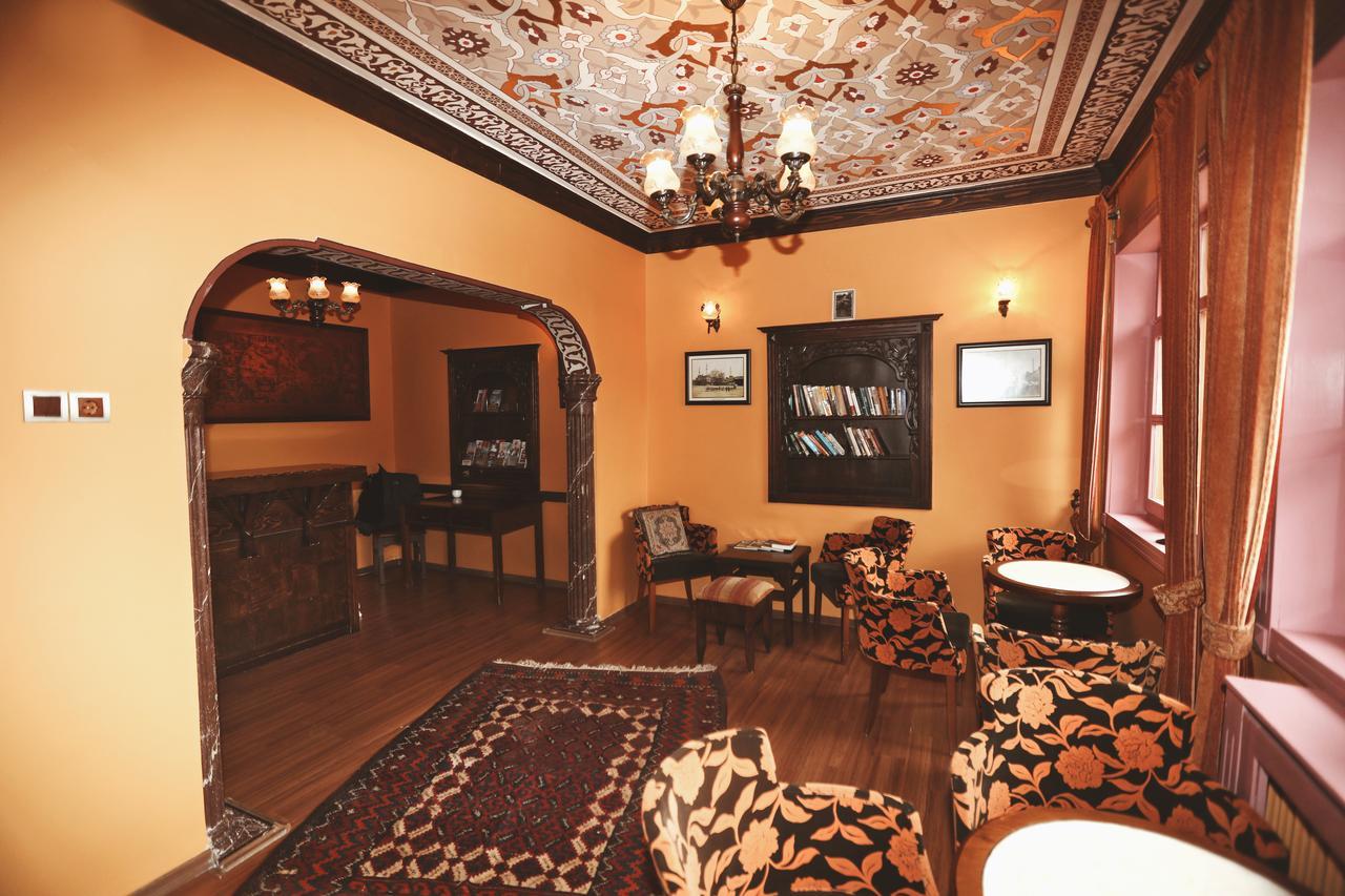 Cheers Vintage Hostel Istanbul Exterior photo Interior of the house