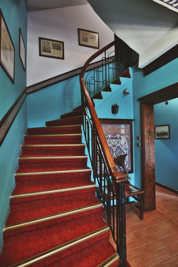 Cheers Vintage Hostel Istanbul Exterior photo Staircase