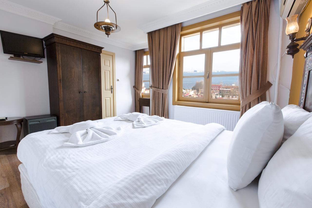 Cheers Vintage Hostel Istanbul Exterior photo A bedroom in a hotel