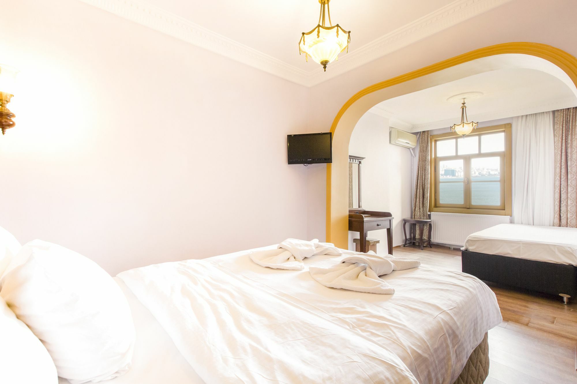 Cheers Vintage Hostel Istanbul Exterior photo A room at the hotel